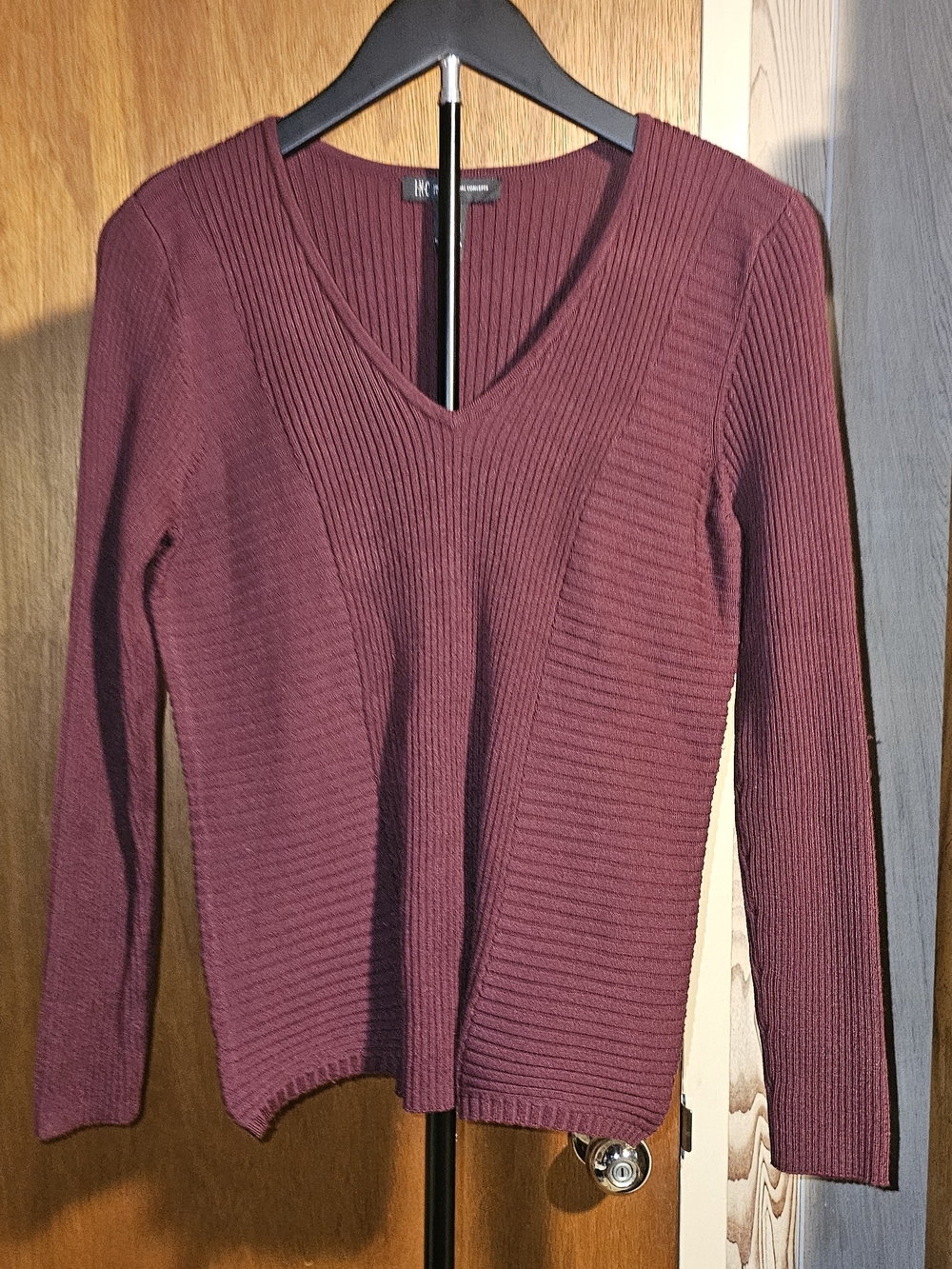 INC International Concepts Ribbed V-Neck Sweater Petite — Wine